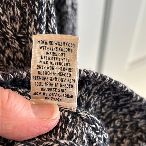 L.L. Bean Black and White Crew Neck Sweater - Picture 6 of 6